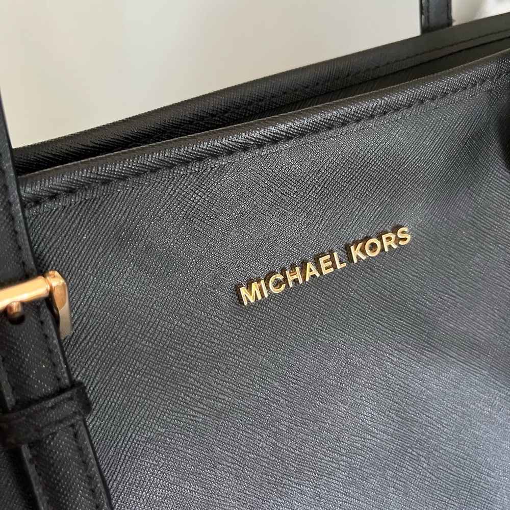 Michael Kors Quinn Black Saffiano Tote with Gold Hardware - Picture 7 of 13
